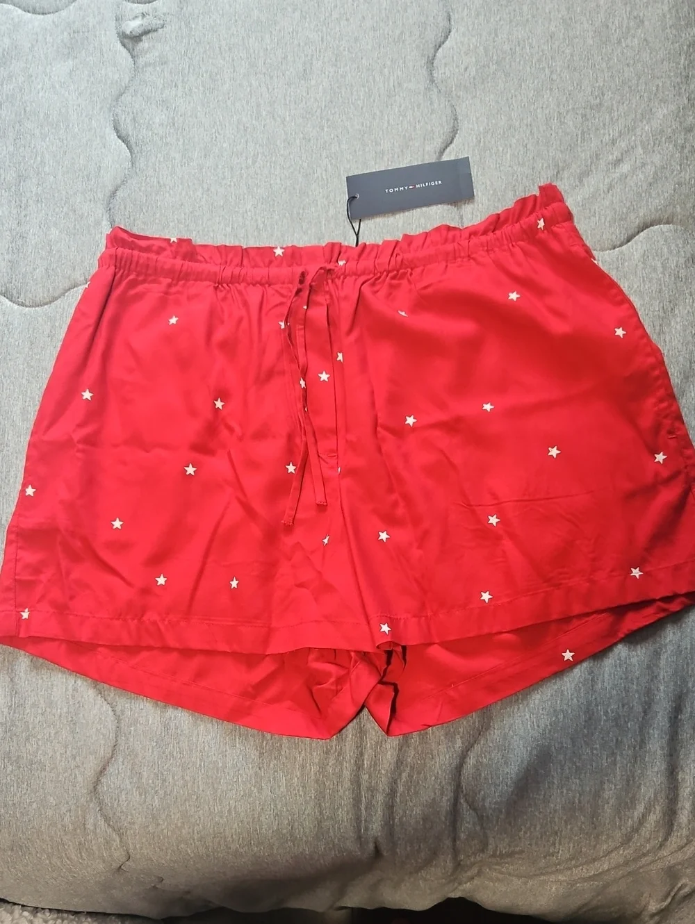 Tommy Hilfiger Red Star-Print Women's Shorts - Picture 1 of 8